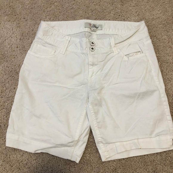 white guess shorts - Picture 1 of 3